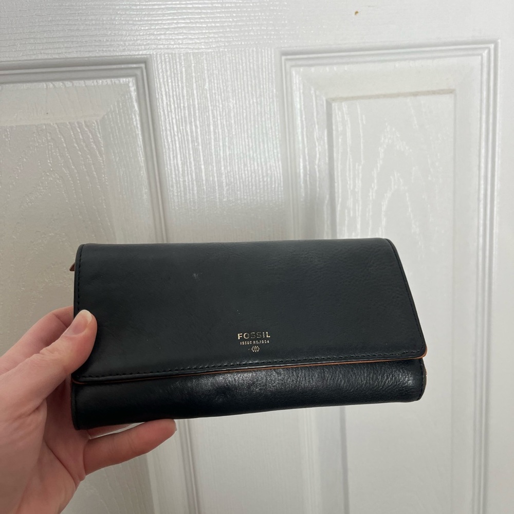 Fossil Vintage Black Leather Clutch - Issue no. 1054